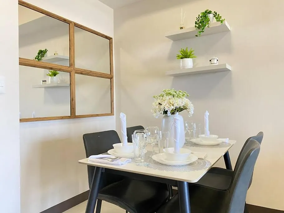 Bgc Skyline 2Br Suite With Parking In Uptown Bgc Manila Philippines