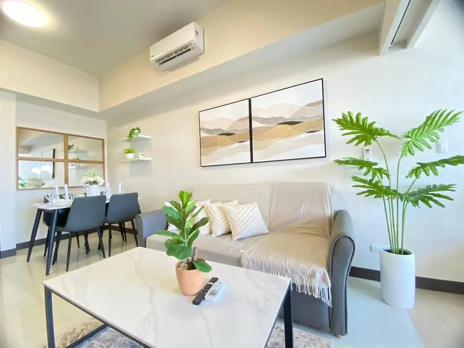 Bgc Skyline 2Br Suite With Parking In Uptown Bgc Manila Philippines