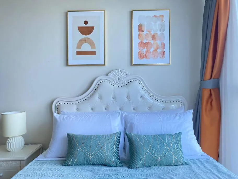 Apartment Bgc Skyline 2Br Suite With Parking In Uptown Bgc Manila