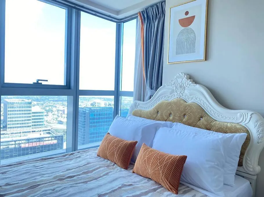 Bgc Skyline 2Br Suite With Parking In Uptown Bgc Manila Philippines