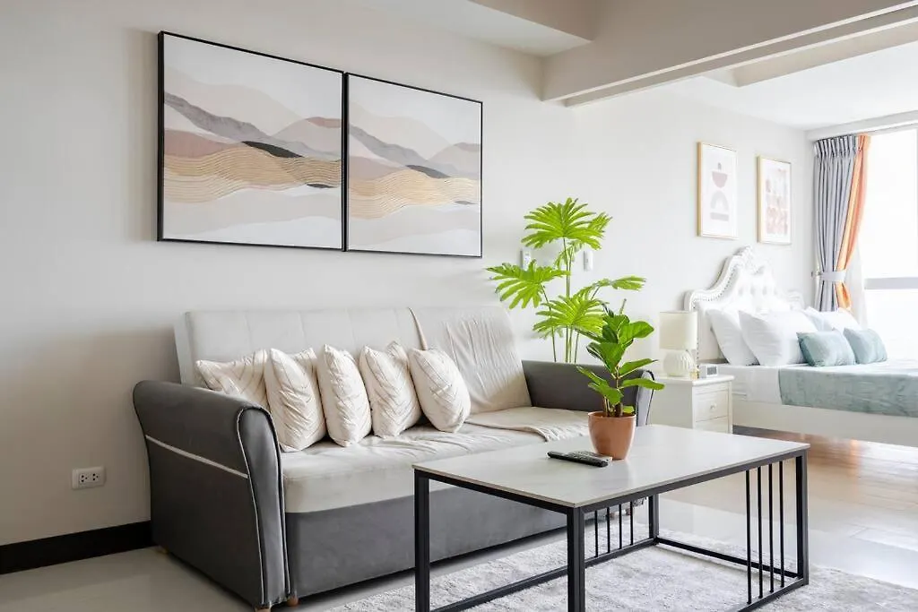 Apartment Bgc Skyline 2Br Suite With Parking In Uptown Bgc Manila