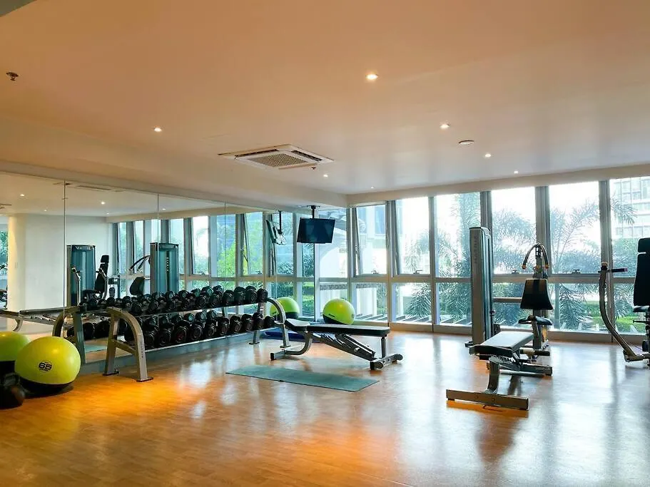 Apartment Bgc Skyline 2Br Suite With Parking In Uptown Bgc Manila