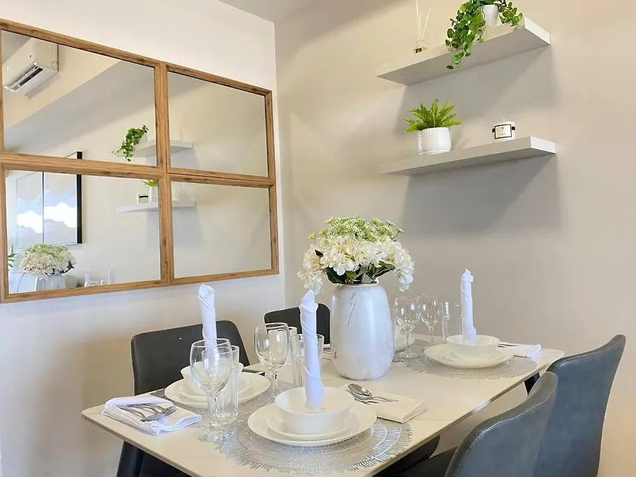Bgc Skyline 2Br Suite With Parking In Uptown Bgc Manila